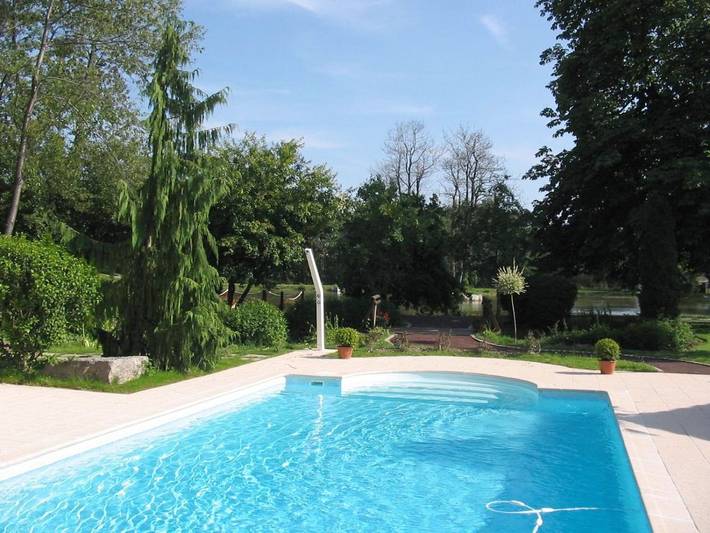 Chalet pour 4 personnes, avec jardin et sauna ainsi que jacuzzi et piscine