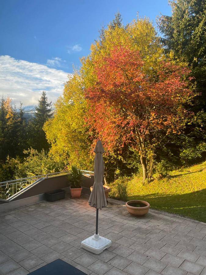 Ferienwohnung für 3 Personen, mit Balkon und Terrasse sowie Garten und Ausblick in Oberperfuss