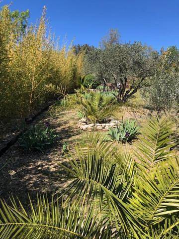 Location de vacances pour 3 personnes, avec jardin ainsi que vue et piscine à Bosc - 4
