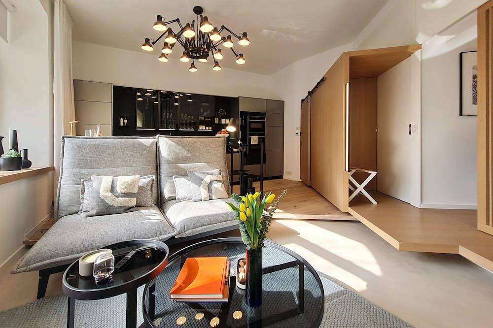 Entire apartment, Best deal in town !  Omuntu Designer Apt in the center of Munich in Munich Isarvorstadt, Munich