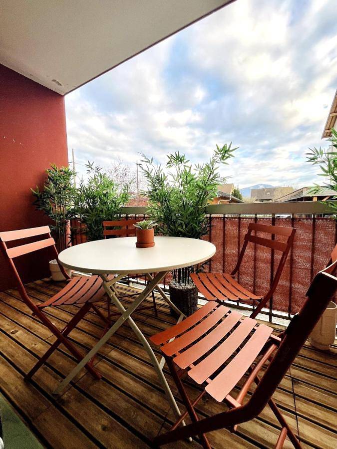 Appartement entier, Two-Bedroom Apartment in Douvaine, Région de Thonon-les-Bains