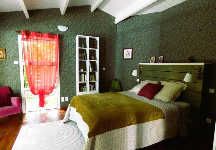 Location de vacances pour 4 personnes, avec piscine ainsi que vue et jardin, adapté aux familles à Chavagnes-en-Paillers - 2