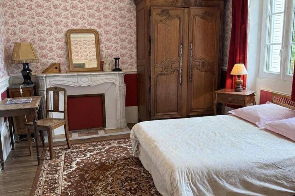 Maison de campagne Xixe avec piscine partagée et animaux admis in Gipcy, Allier
