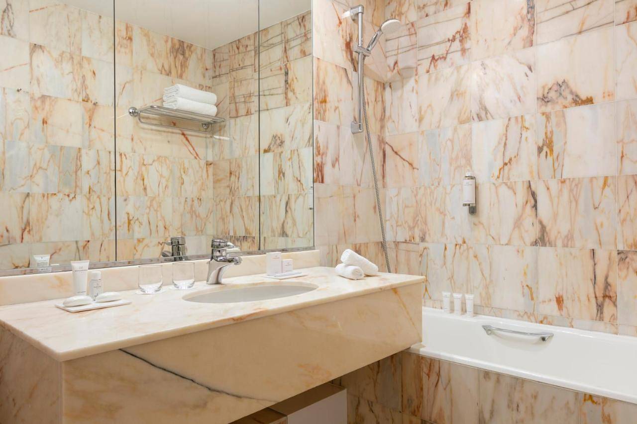 Hôtel Barrière le Grand Hôtel Enghien-les-Bains in Enghien-les-Bains, Val-d'Oise