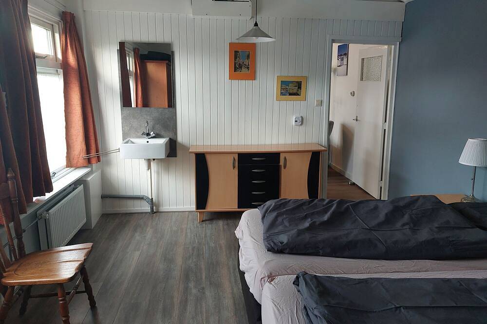 Vakantiehuisje vlakbij duinen, strand en restaurants. in Schoorl, Nederlandse Noordzeekust