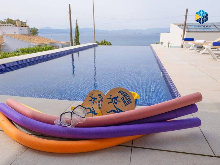 Villa moderna con piscina privada, jacuzzi, aire acondicionado y parking seguro in Cala Blava, Lluchmayor