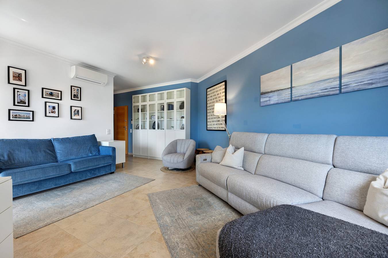 Entire apartment, Holiday Apartment "Morning View Terrace" with Sea View, Shared Pool & Wi-Fi in São Sebastião, Lagos