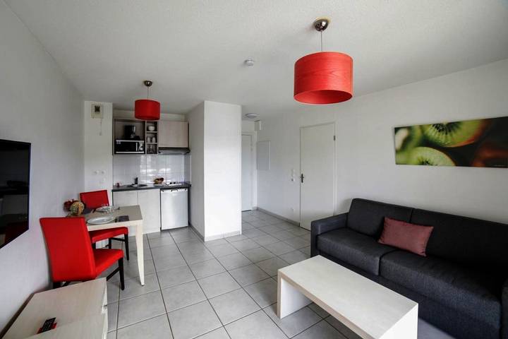 Location de vacances pour 2 personnes, avec jardin et piscine, animaux acceptés à Saint-Jean-d'Illac - 4