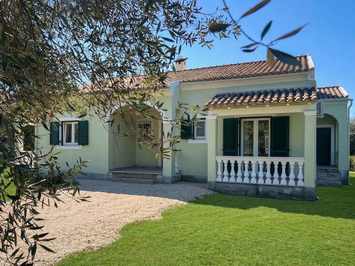 Location de vacances pour 6 personnes, avec balcon et jardin dans Acharavi - 2