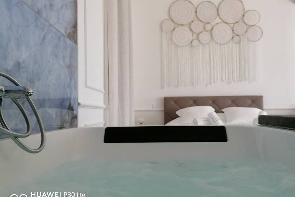 Suite de luxe avec Spa - La Nébuleuse in Vendres, Côte d'Améthyste