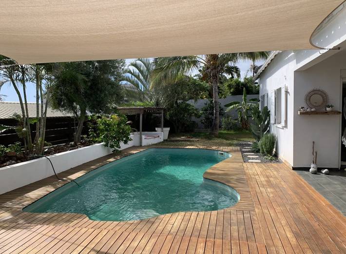 Gîte pour 8 personnes, avec piscine ainsi que terrasse et jardin