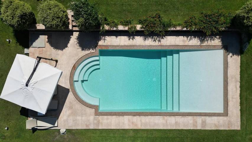 Villa per 6 persone, con piscina e giardino nonché panorama in Santa Teresa Gallura
