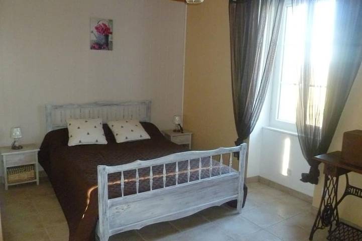 Location de vacances pour 6 personnes, avec terrasse et jardin à Campagne (homonymie) - 3