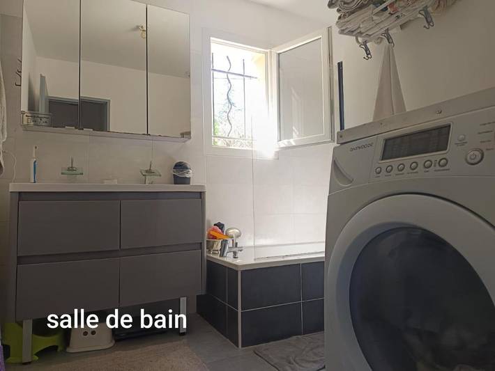 Location de vacances pour 6 personnes, avec terrasse ainsi que piscine et jardin à Saint-Geniès-de-Malgoirès - 2