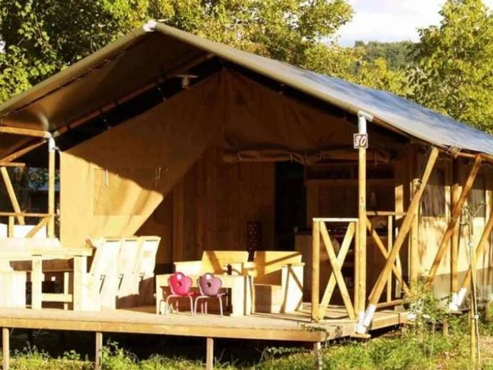 Location de vacances pour 8 personnes, avec piscine et terrasse à Sartène