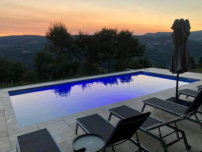 Location de vacances pour 17 personnes, avec piscine ainsi que vue et terrasse à Burdignes - 4