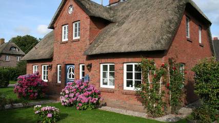 Ferienhaus für 8 Personen, mit Terrasse und Garten in Borgsum