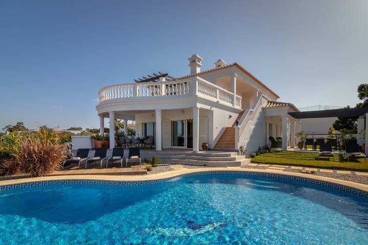 Villa pour 10 personnes, avec piscine et jardin, adapté aux familles à Ferragudo