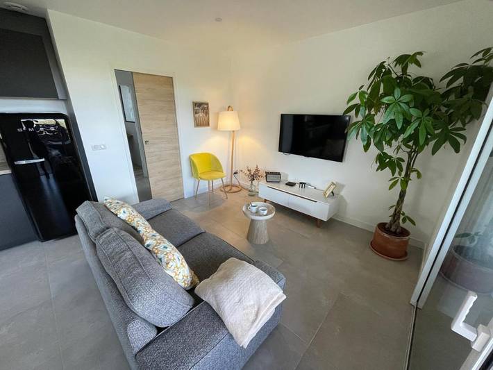 Gîte pour 3 personnes, avec vue ainsi que jardin et terrasse à Halsou - 4