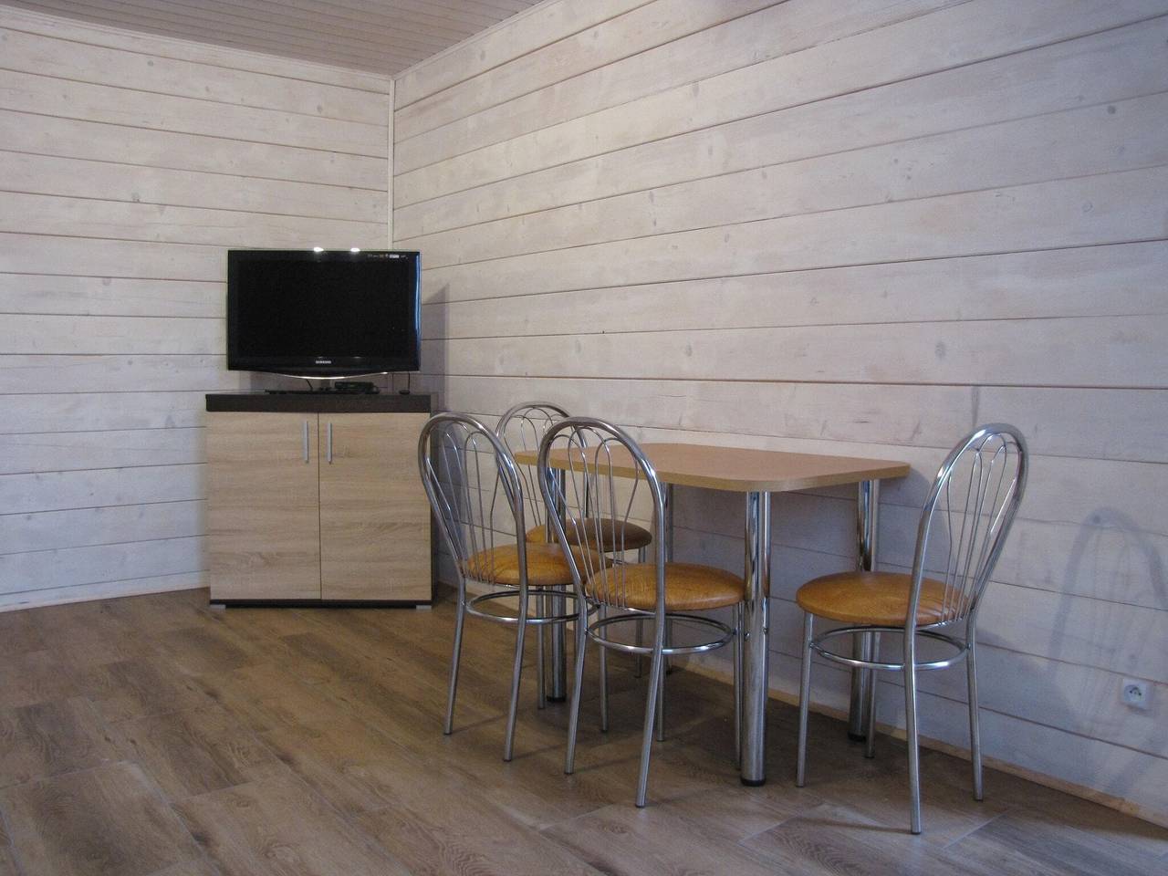 Ferienhaus aus Holz in der Nähe des Sees in Ryn, Masuren