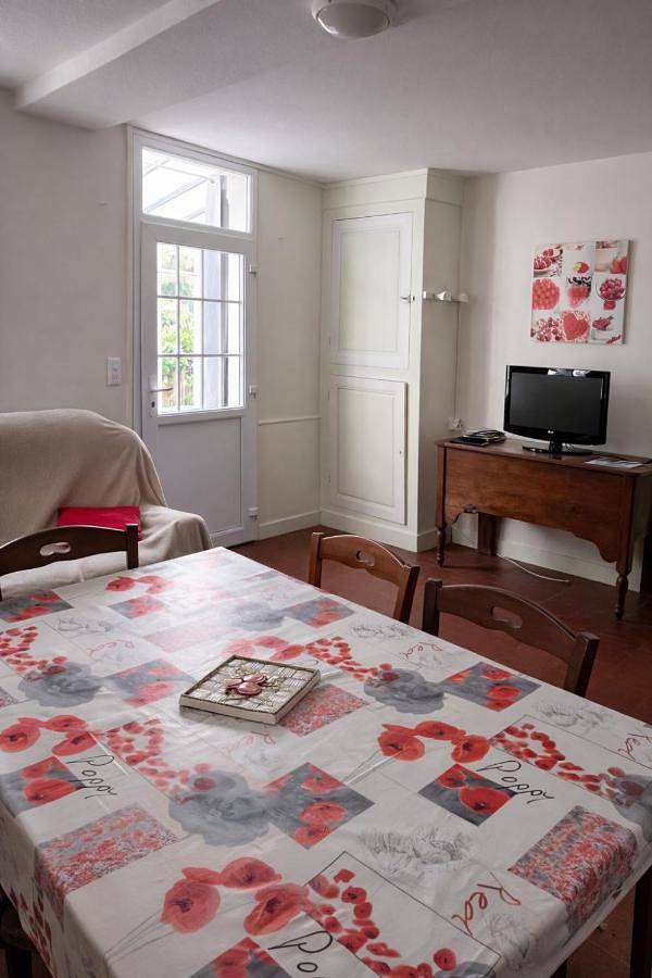 Location de vacances pour 5 personnes, avec terrasse ainsi que jardin et vue à Angé - 4