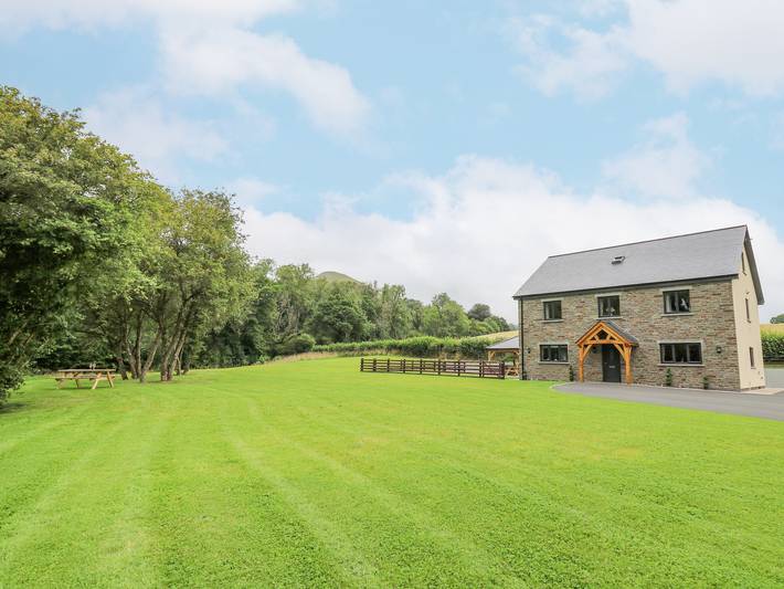 Talarddu Cottage in Powys
