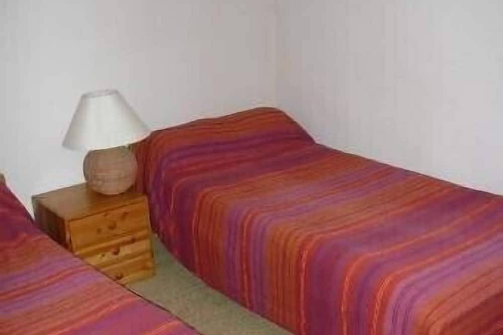 Restored old house, quiet, beautiful environment. in Gargas, Parc naturel régional du Luberon