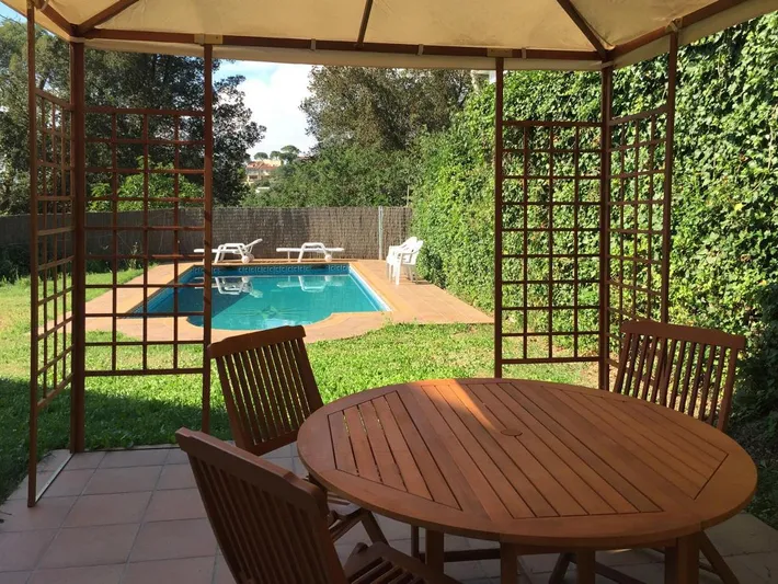 Casa de vacaciones para 8 personas, con piscina además de jardín y vistas - 1