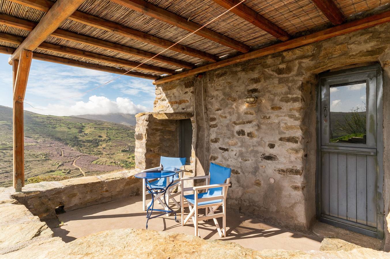 Apartamento inteiro, Apartamento 'Alonaki Tinos Rental' com vista para a montanha, Wi-Fi e ar condicionado in Tinos