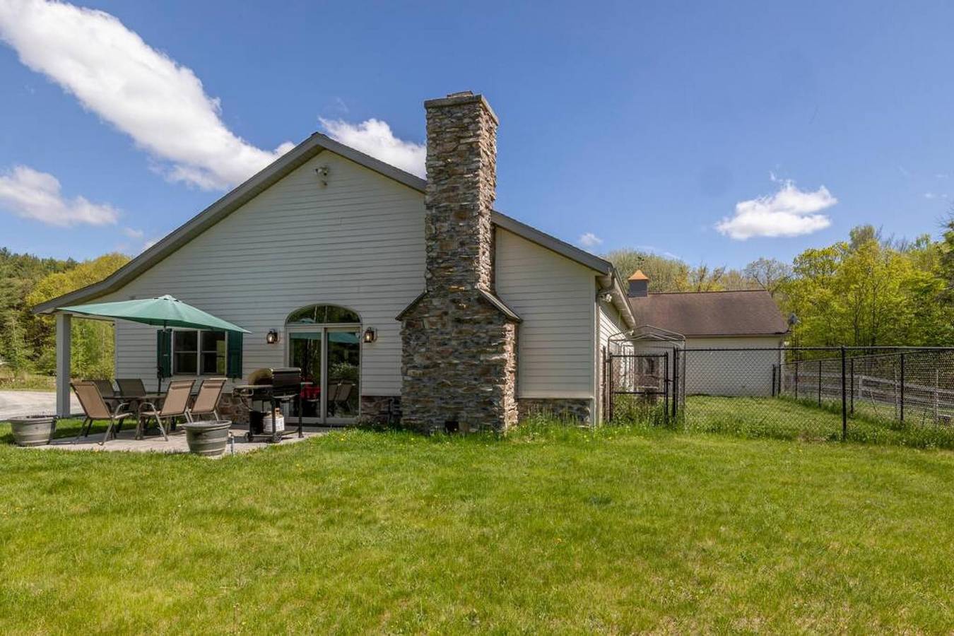 Modern Farm Home 2hr Nyc   Bos Peaceful Wifi in Condado de Rensselaer