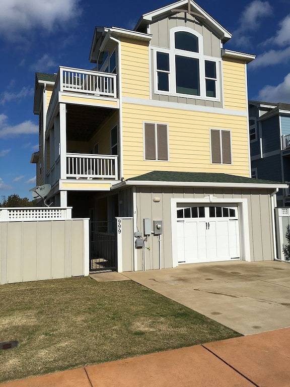 Vacation house for 10 people, with balcony and pool as well as hot tub in Corolla