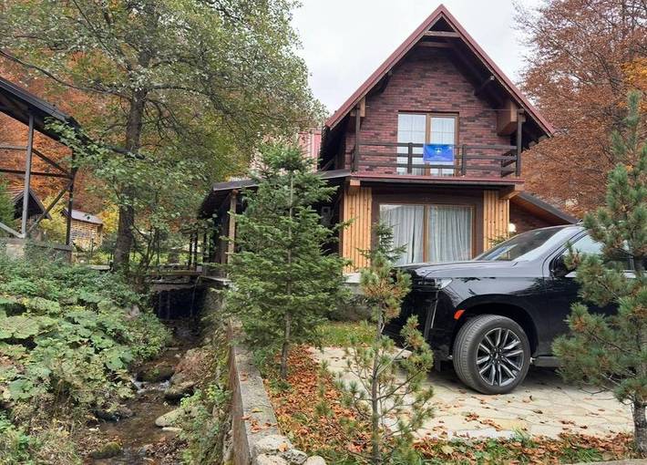 Villa für 8 Personen, mit Garten und Ausblick sowie Terrasse in Kosovo