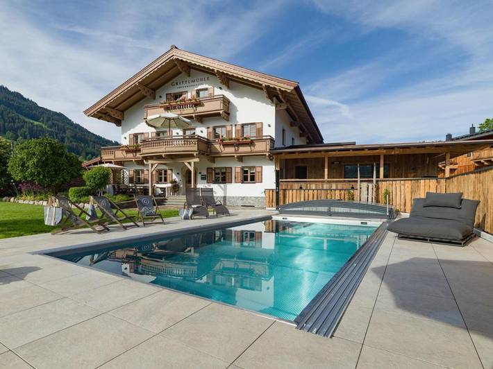 Ferienwohnung für 8 Personen, mit Sauna und Pool sowie Ausblick und Garten, mit Haustier in Brixen im Thale - 2