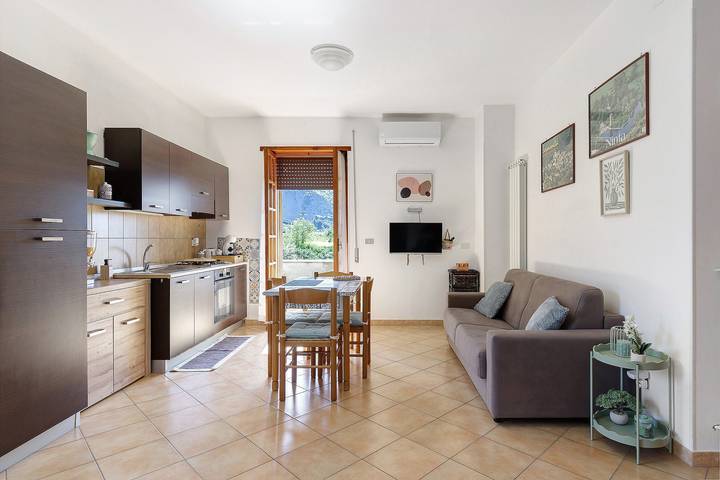 Apartamento entero, Apartamento 'L'oasi Di Alice' con vistas a la montaña, Wi-Fi y aire acondicionado in Sermoneta, Provincia de Latina