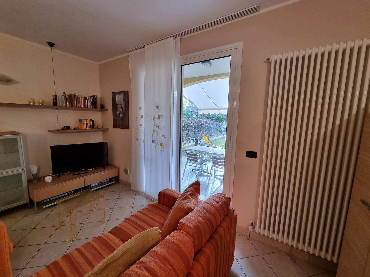 Entire apartment, Apartment 'La Casa Di Freddy' with Sea View and Included Garage in Loano, Riviera di Ponente