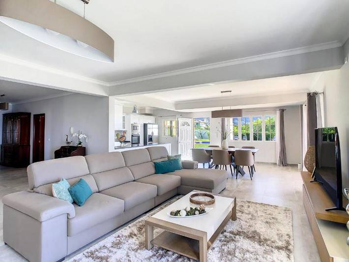 Location de vacances pour 8 personnes, avec jardin ainsi que vue sur l’océan et piscine dans Estreito da Calheta - 4