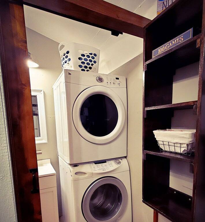 The Little Hideaway at Beaver Creek (1 mile from Beaver Creek Marina) in Lake Cumberland