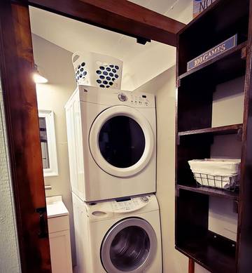 Log Cabin for 5 Guests in Lake Cumberland, Kentucky, Picture 3