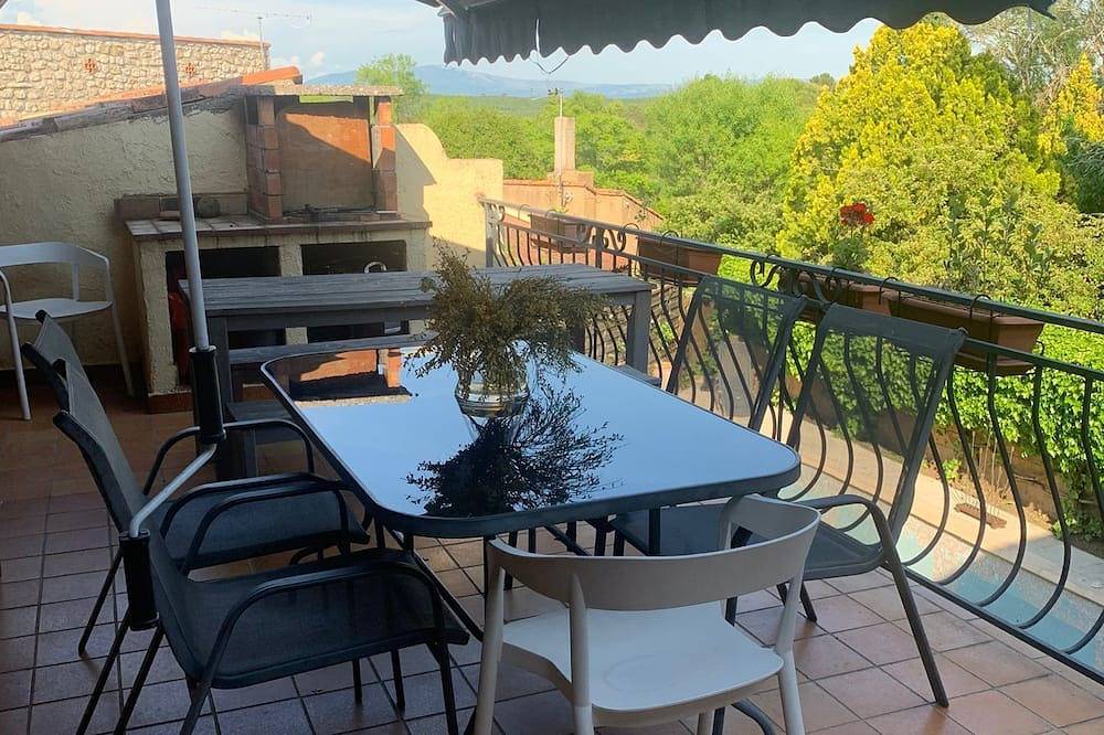 Close to Gréoux les bains, 1 bedroom for 2 + a small one for 1 and the swimming pool! in Saint-Julien, Brignoles region