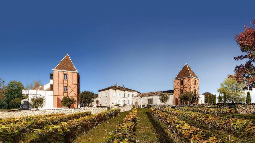 Chambre d’hôte pour 4 personnes, avec terrasse ainsi que jardin et piscine, animaux acceptés