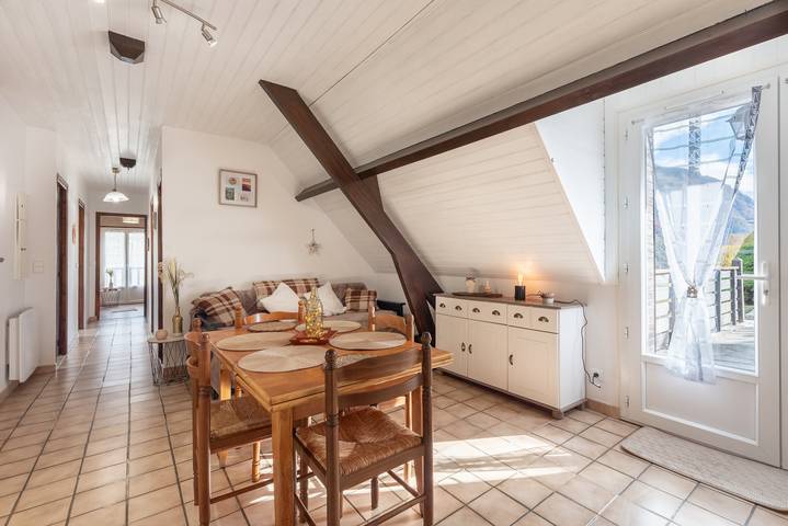 Casa vacacional 'Gary Luz' con vistas a la montaña, terraza privada y Wi-Fi in Sazos, Parque nacional de los Pirineos