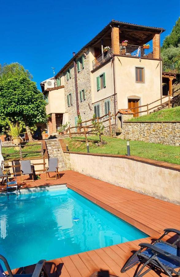 Ferienhaus für 7 Personen, mit Balkon und Terrasse sowie Garten und Pool