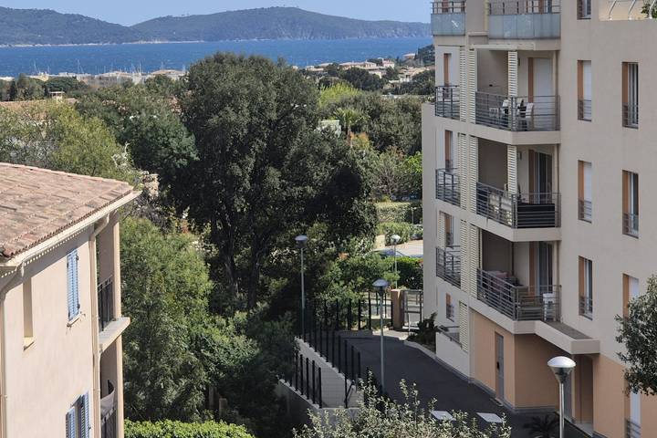 Location de vacances pour 4 personnes, avec terrasse, animaux acceptés à Cavalaire-sur-Mer