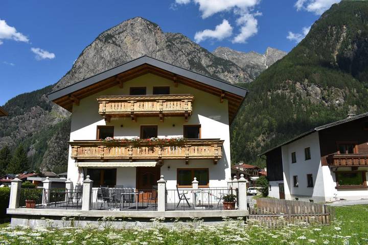 Ferienwohnung für 3 Personen, mit Balkon und Terrasse sowie Ausblick