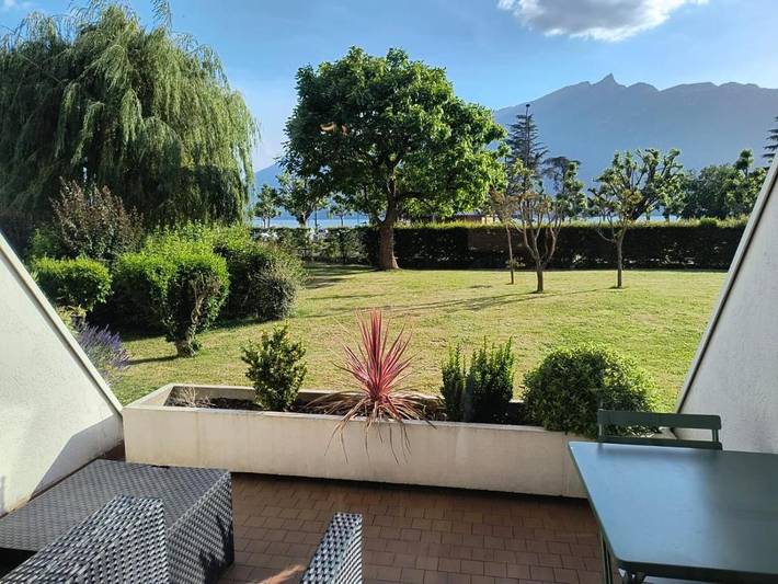 Gîte pour 2 personnes, avec vue et vue sur le lac ainsi que jardin et terrasse dans Esplanade du Lac ( Aix-les-Bains) - 2
