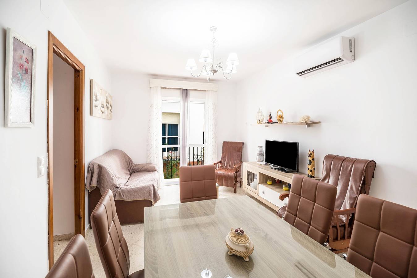 Apartamento entero, Apartamento recién renovado "Conil Centro" con Wi-Fi, terraza y aire acondicionado; aparcamiento disponible in Conil de la Frontera, Costa de la Luz