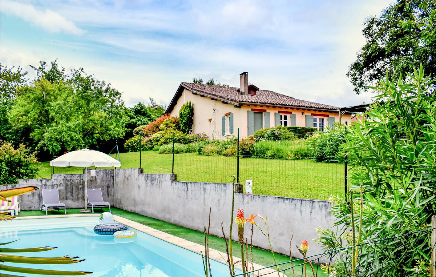 Appartement au bord de la piscine près de Bourgougnague in Bourgougnague, Région de Marmande