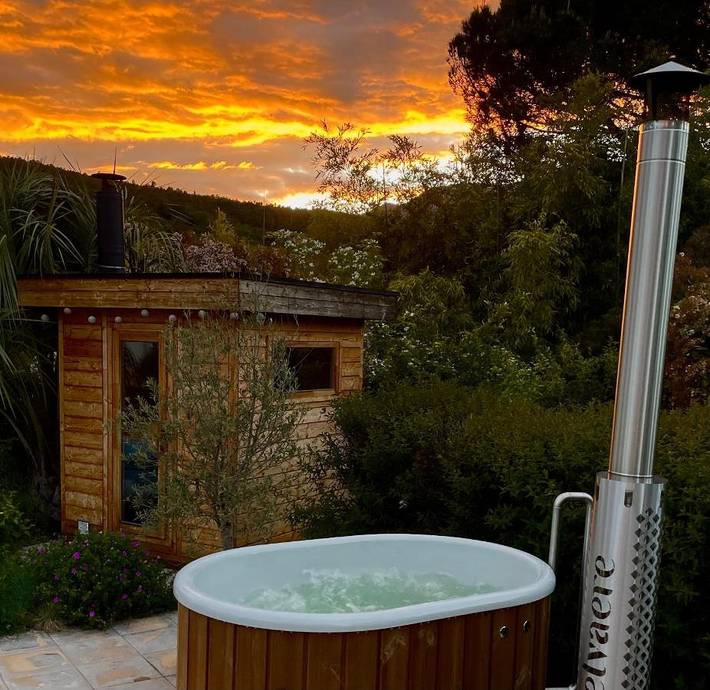Location de vacances pour 2 personnes, avec piscine et jacuzzi ainsi que jardin et sauna à Fuilla
