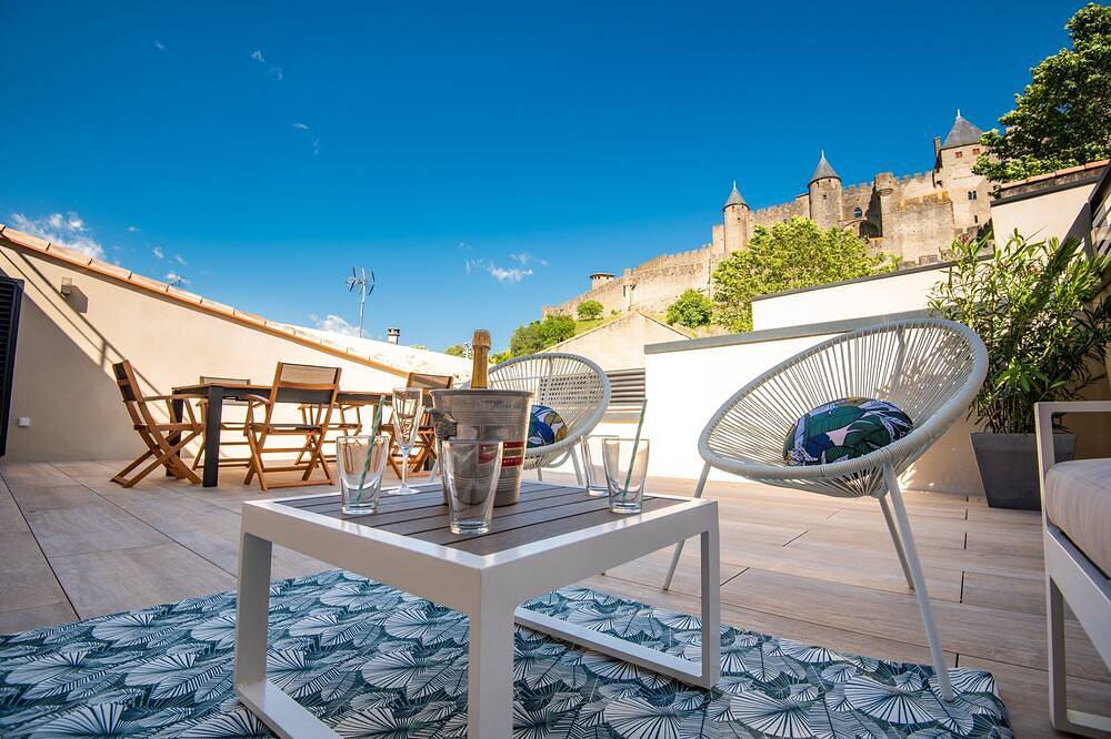 The terrace of La Tour Pinte in Carcasona, Región de Carcassonne