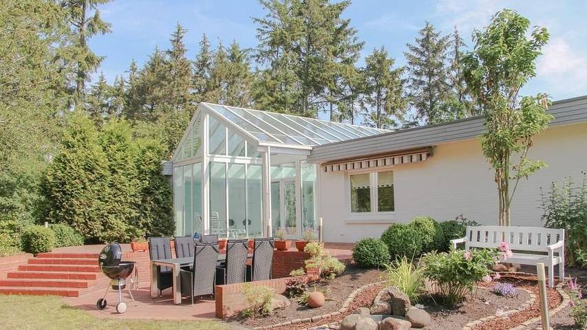Ferienhaus für 6 Personen, mit Sauna und Pool sowie Garten und Terrasse, mit Haustier in Bordelum